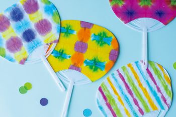 【自由研究にもなる夏のクラフト】どんな模様が出るかな？ 開くまでのお楽しみ♪「虹色うちわ」の作り方