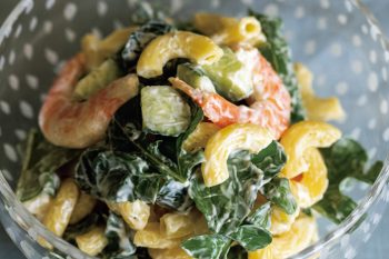 【常備菜としても◎】定番マヨサラダのレシピ「きゅうりとルッコラとえびのサラダパスタ」