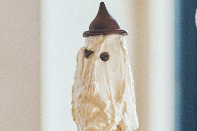 【ハロウィンおやつ】子どもが大好きな「バナナ×生クリーム×チョコ」の組み合わせがGOOD！「オバケバナナクリーム」のレシピ